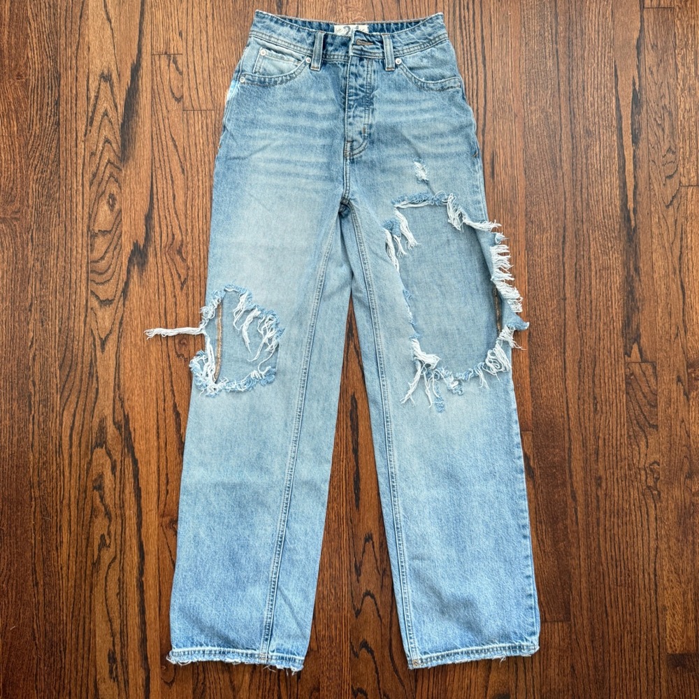 We The Free Ripped High Rise Straight Leg‎ Jeans Light Wash Distressed 24 Baggy
